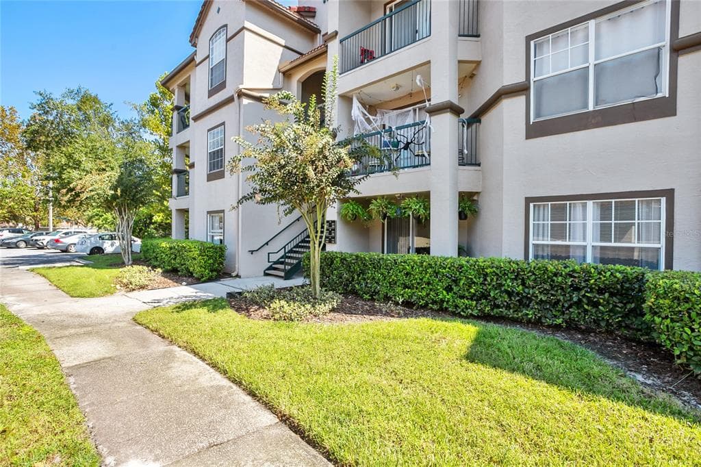 18107 PEREGRINES PERCH PLACE UNIT 6102 LUTZ, FL 33558