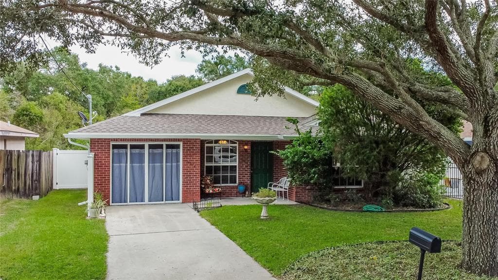 11724 LYNN BROOK CIRCLE SEFFNER, FL 33584
