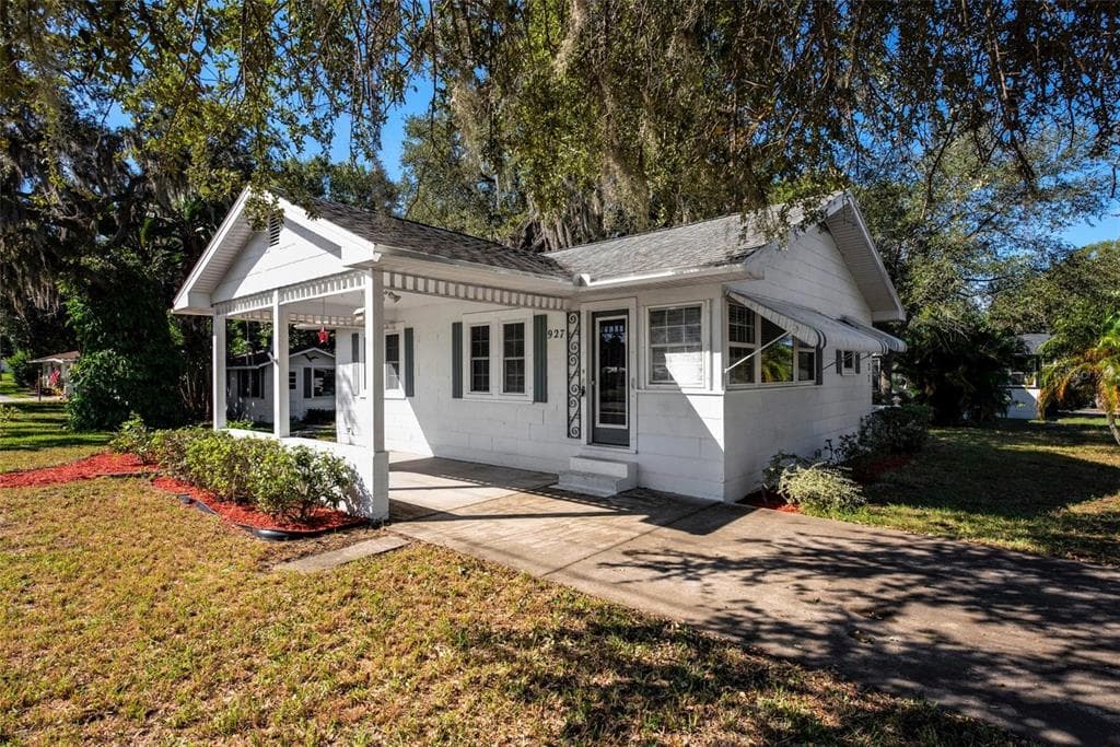 927 OMAHA STREET PALM HARBOR, FL 34683