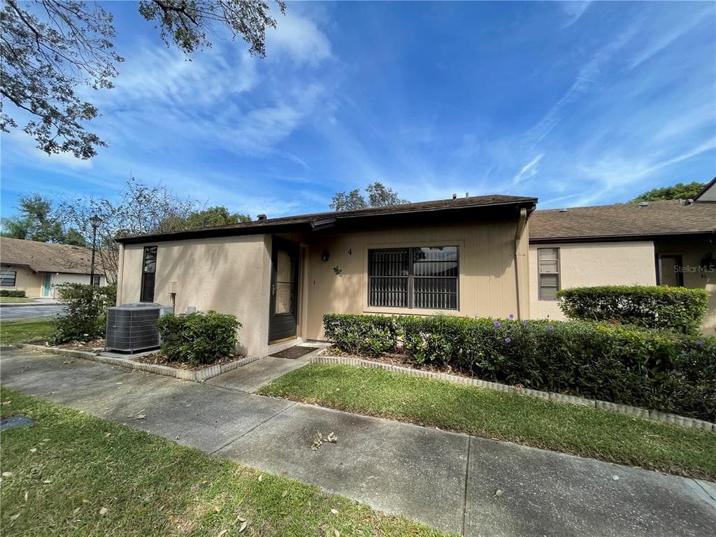 2025 SYLVESTER ROAD UNIT B4 LAKELAND, FL 33803