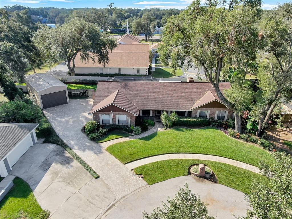 903 OAK REGENCY LANE