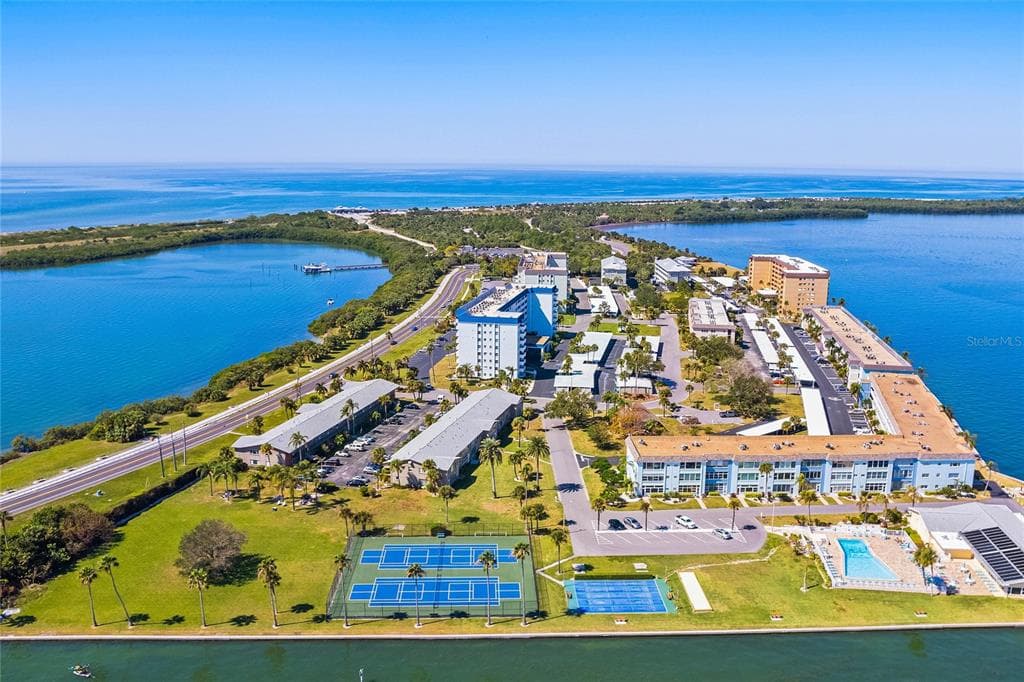 1 GATESHEAD DRIVE UNIT 206 DUNEDIN, FL 34698