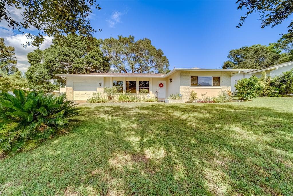 553 LAKE HILL LANE LARGO, FL 33771
