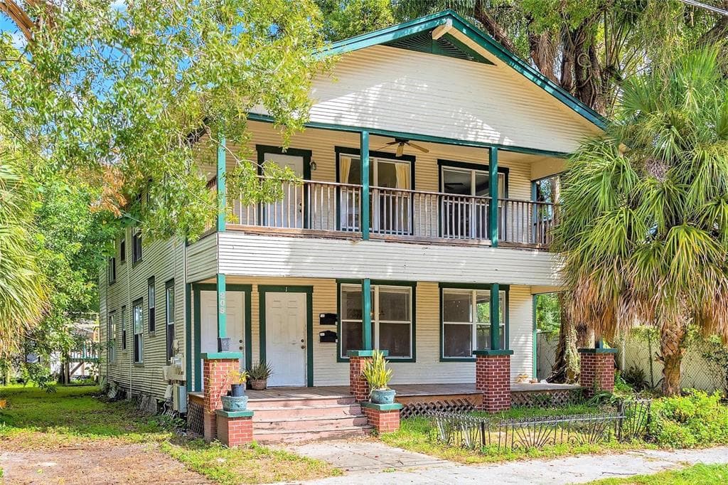 209 W GLADYS STREET