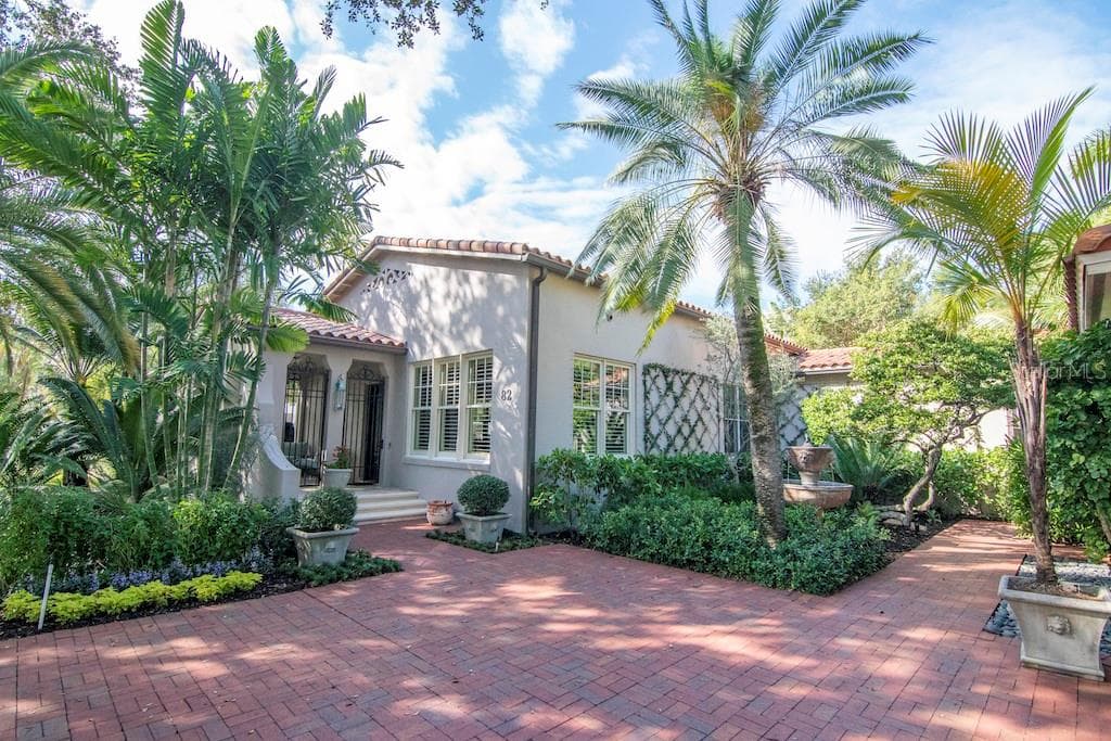 82 COLUMBIA DRIVE TAMPA, FL 33606