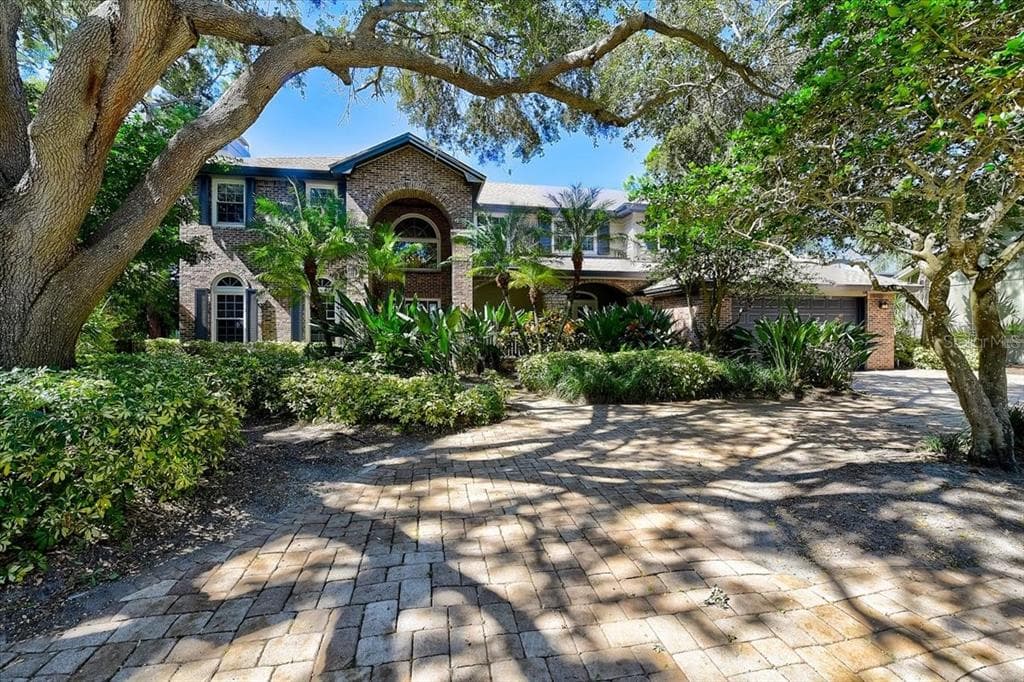 10556 INDIAN HILLS COURT SEMINOLE, FL 33777