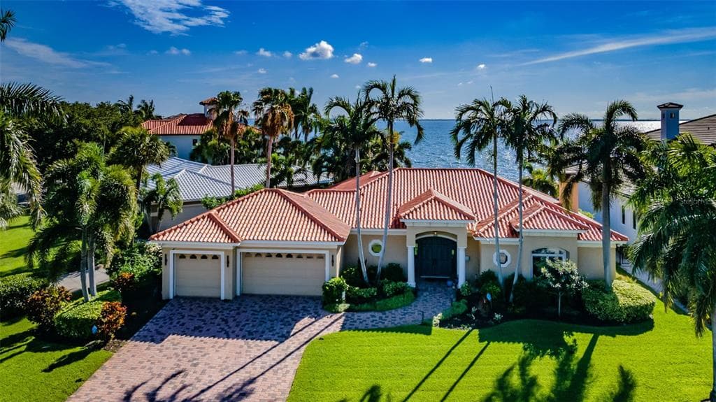 2012 CAROLINA CIRCLE NE ST PETERSBURG, FL 33703