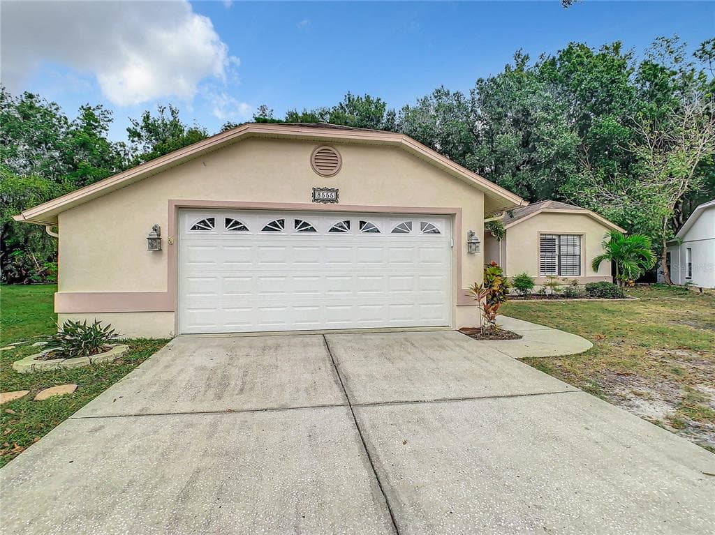 8555 YEARLING LANE NEW PORT RICHEY, FL 34653