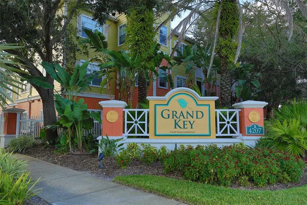 4207 S DALE MABRY HIGHWAY UNIT 4201 TAMPA, FL 33611