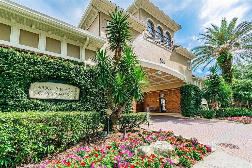 501 KNIGHTS RUN AVENUE UNIT 1227 TAMPA, FL 33602