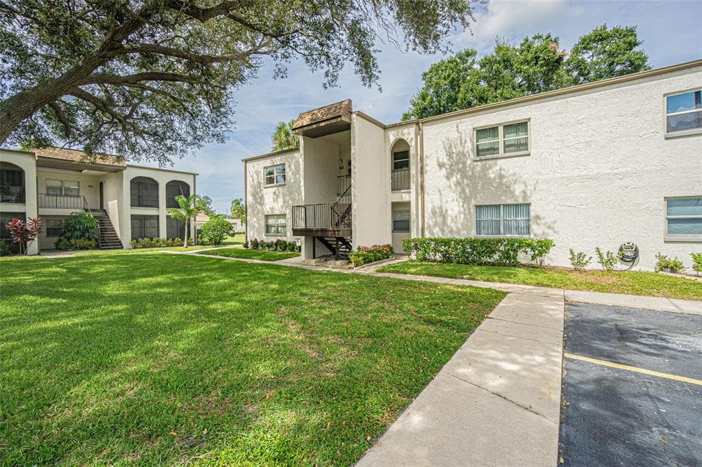7701 STARKEY ROAD UNIT 735 SEMINOLE, FL 33777