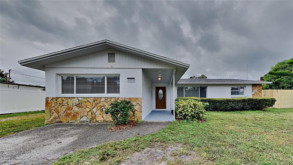 8628 MAGNOLIA DRIVE LARGO, FL 33777