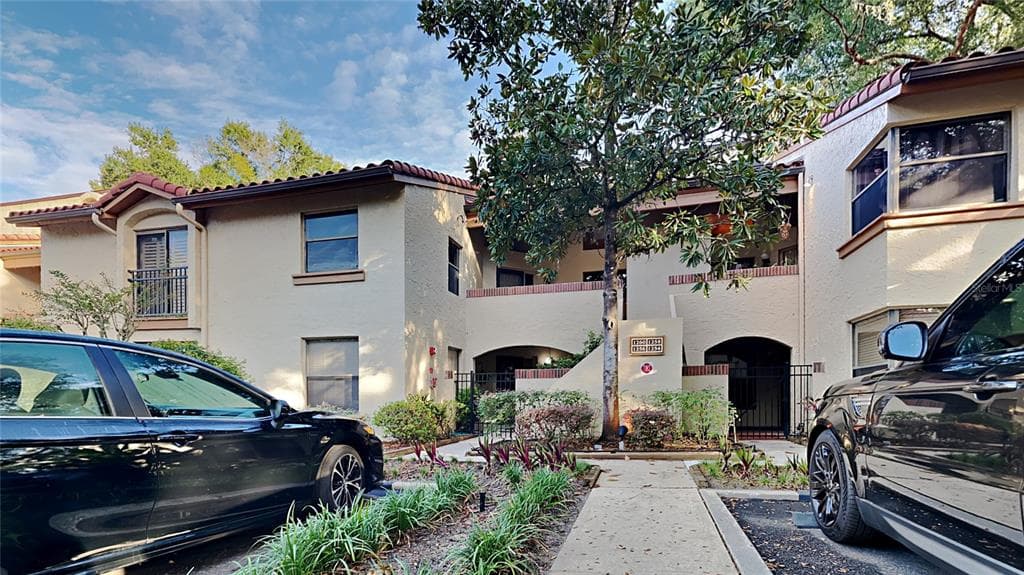 1260 SAINT TROPEZ CIRCLE UNIT 1260 ORLANDO, FL 32806
