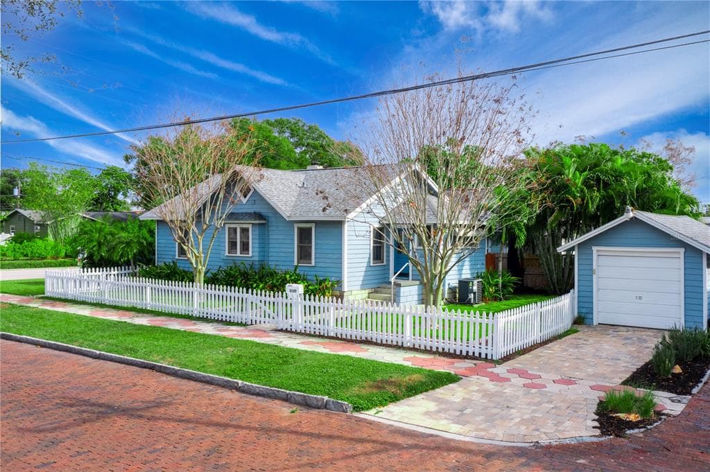 2125 8TH STREET N ST PETERSBURG, FL 33704
