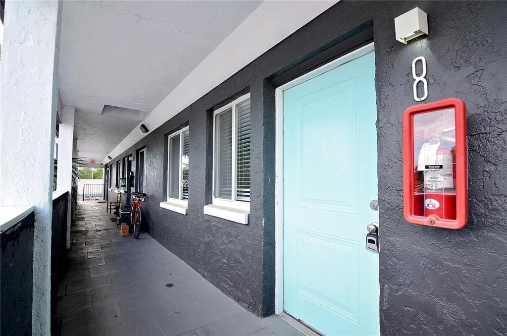 1200 70TH STREET N UNIT 8 ST PETERSBURG, FL 33710