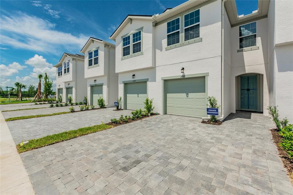 19313 BLUE POND DRIVE LUTZ, FL 33558
