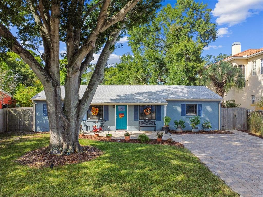 4211 W BAY VILLA AVENUE TAMPA, FL 33611