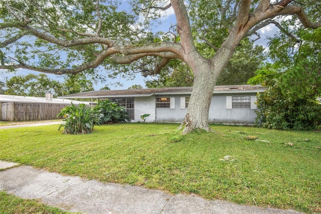 4724 W IOWA AVENUE TAMPA, FL 33616