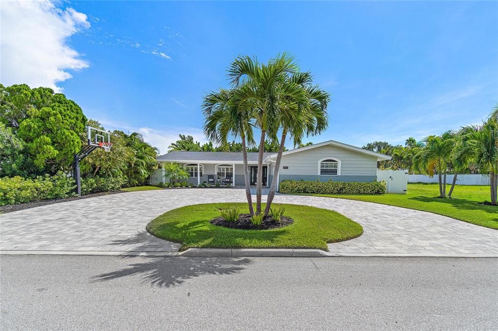 196 1ST STREET W TIERRA VERDE, FL 33715