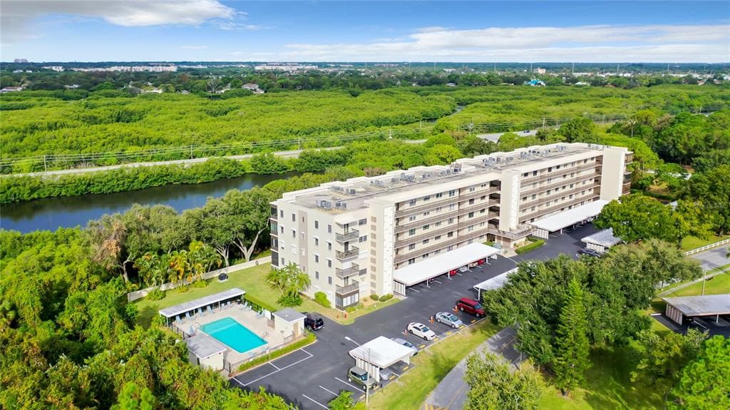 8198 TERRACE GARDEN DRIVE N UNIT 302 ST PETERSBURG, FL 33709