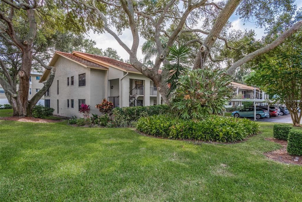 2020 LAKEVIEW DRIVE UNIT 201 CLEARWATER, FL 33763