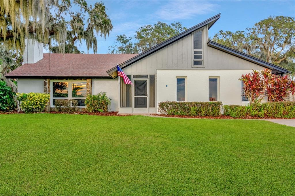 1056 LAKE ARIANA BOULEVARD AUBURNDALE, FL 33823