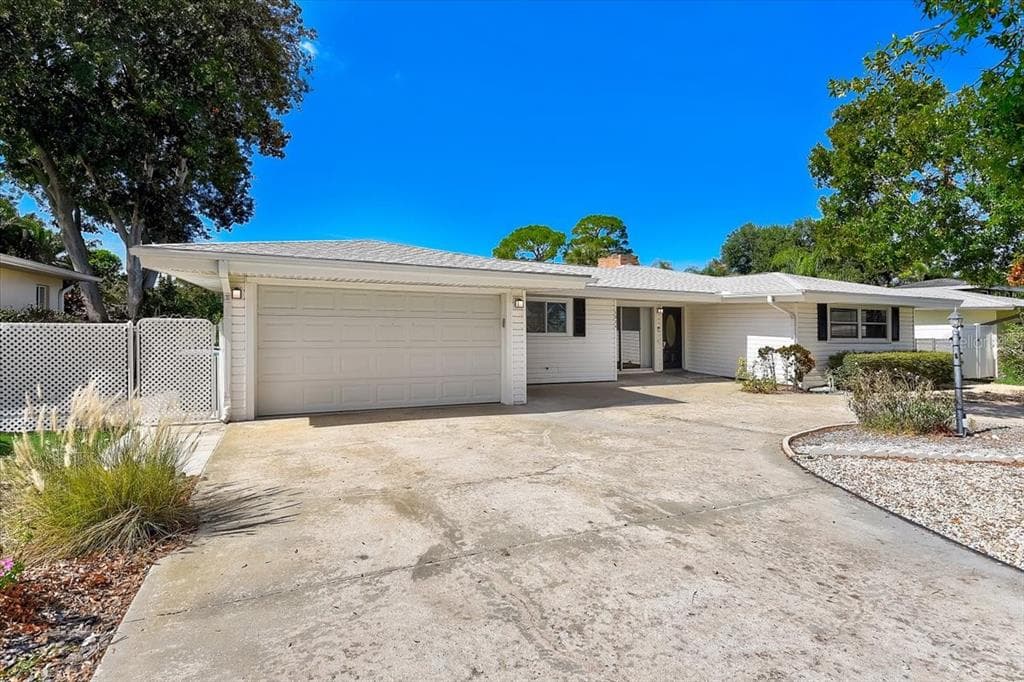 1324 HIGH BLUFF DRIVE LARGO, FL 33770