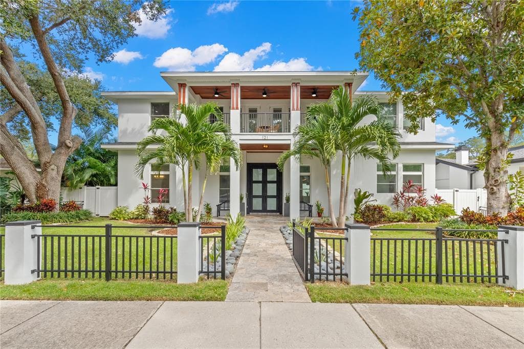 121 20TH AVENUE NE ST PETERSBURG, FL 33704
