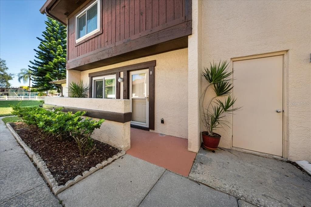 2945 BOUGH AVENUE UNIT B CLEARWATER, FL 33760