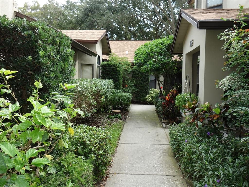 1611 HAMILTON COURT DUNEDIN, FL 34698