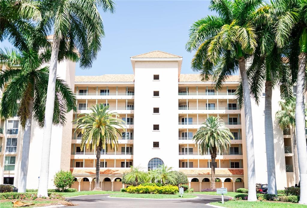 4737 DOLPHIN CAY LANE S UNIT 107 ST PETERSBURG, FL 33711