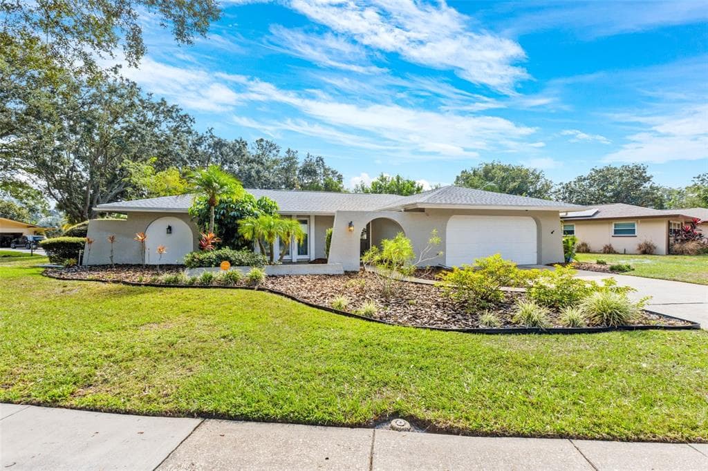 2761 SEA PINES CIRCLE E CLEARWATER, FL 33761