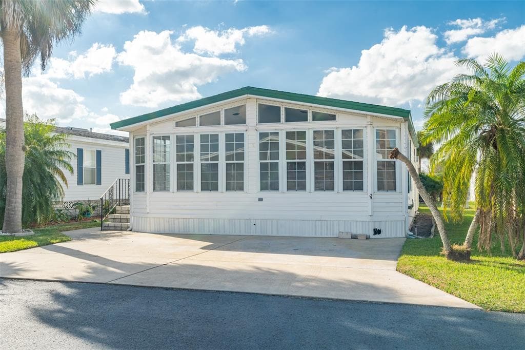 375 GRACIE AVENUE N FROSTPROOF, FL 33843