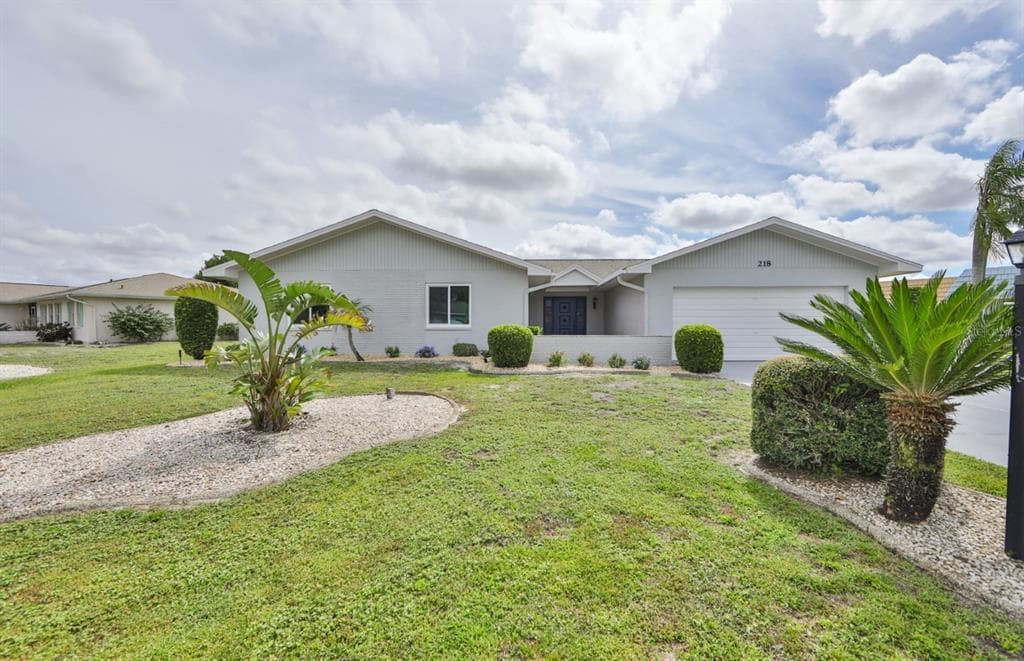218 AMESBURY CIRCLE SUN CITY CENTER, FL 33573