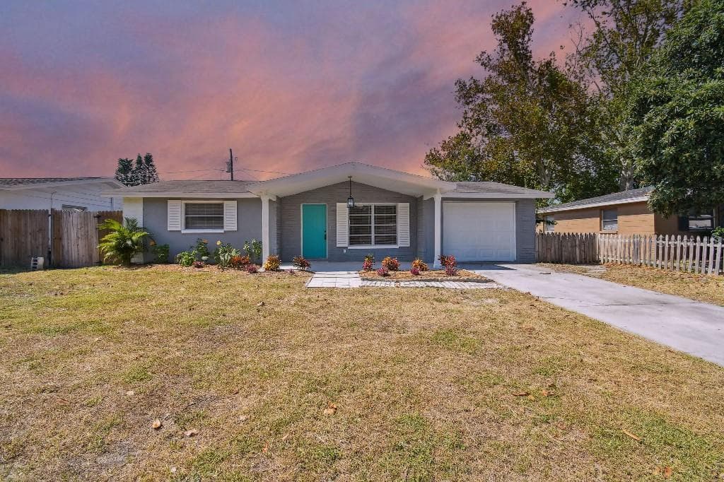 10923 LYNDALE AVENUE PORT RICHEY, FL 34668