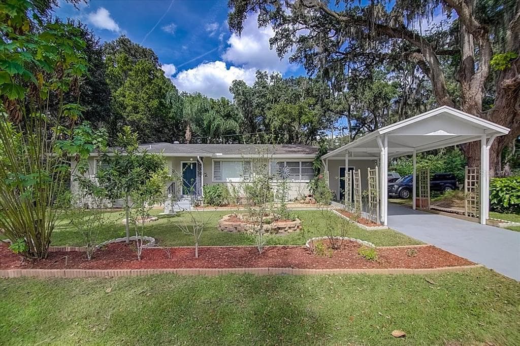 1026 WHITEWAY DRIVE BROOKSVILLE, FL 34601