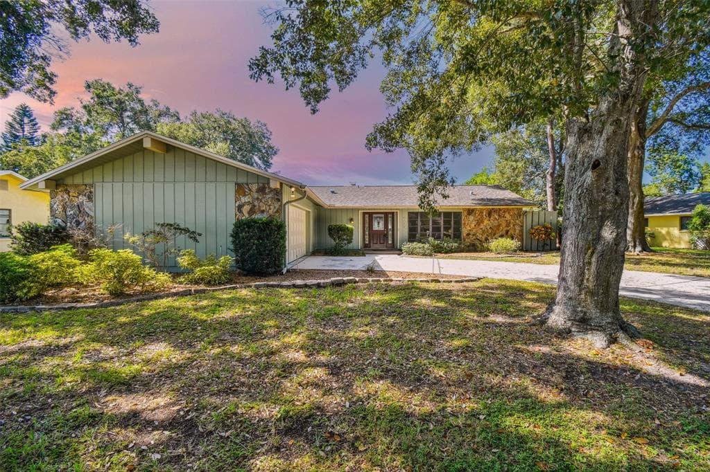 655 VILLAGE WAY PALM HARBOR, FL 34683