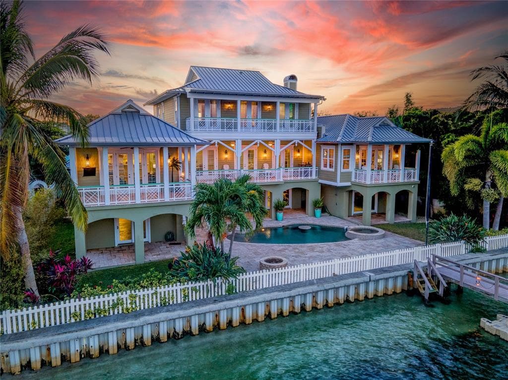 8099 BAYSHORE DRIVE TREASURE ISLAND, FL 33706