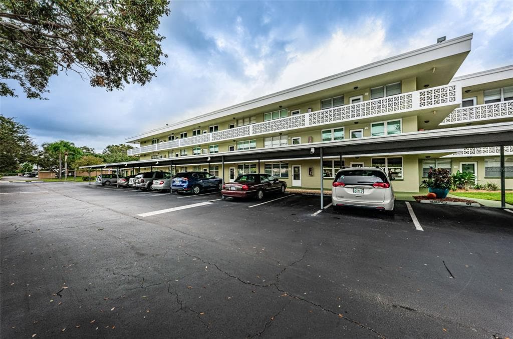 4885 1ST STREET NE UNIT 114 ST PETERSBURG, FL 33703