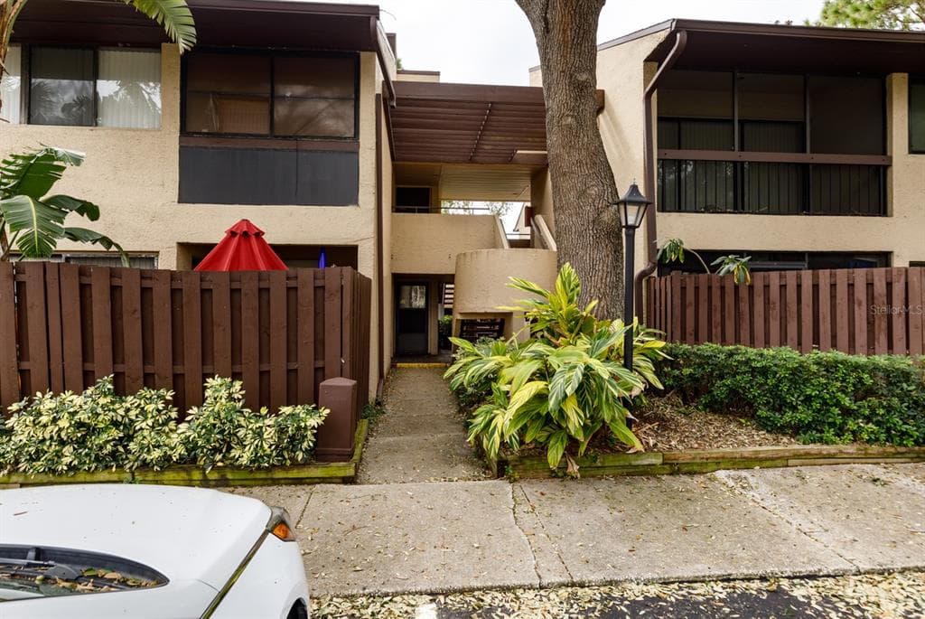 870 VILLAGE LAKE TERRACE N UNIT 102 ST PETERSBURG, FL 33716