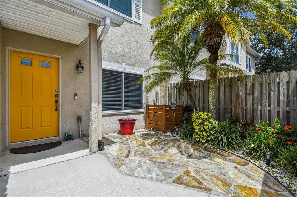 18510 PEBBLE LAKE COURT TAMPA, FL 33647