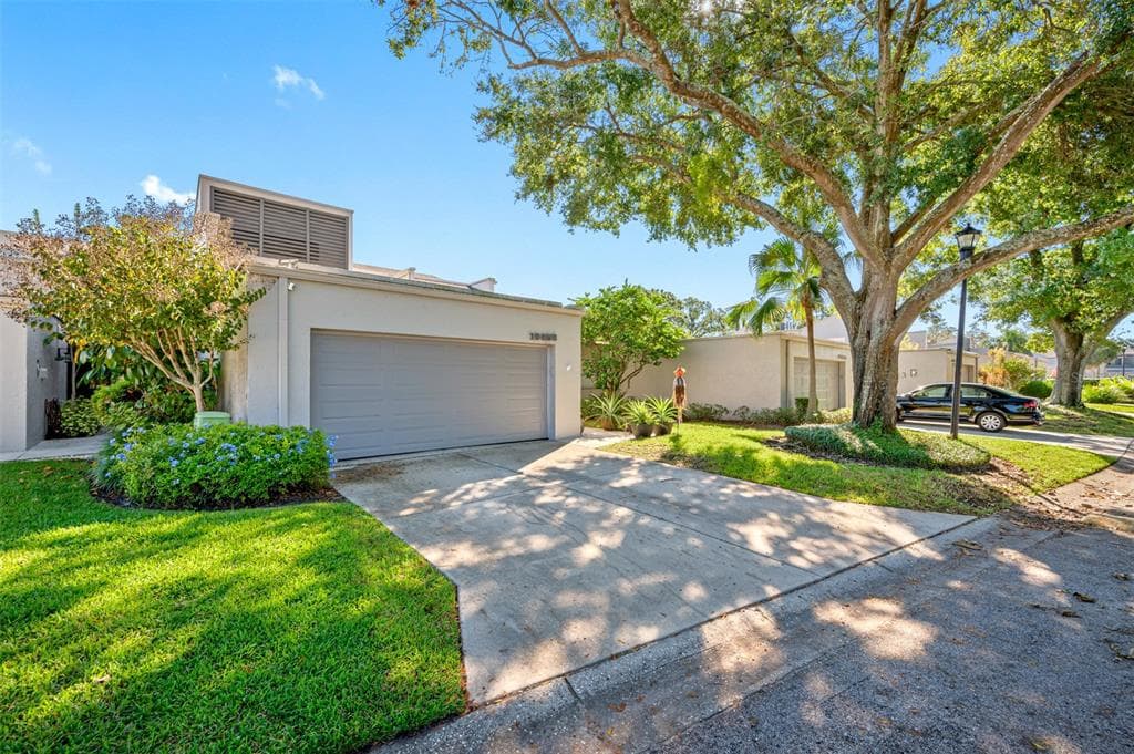 13623 TWIN LAKES LANE TAMPA, FL 33618