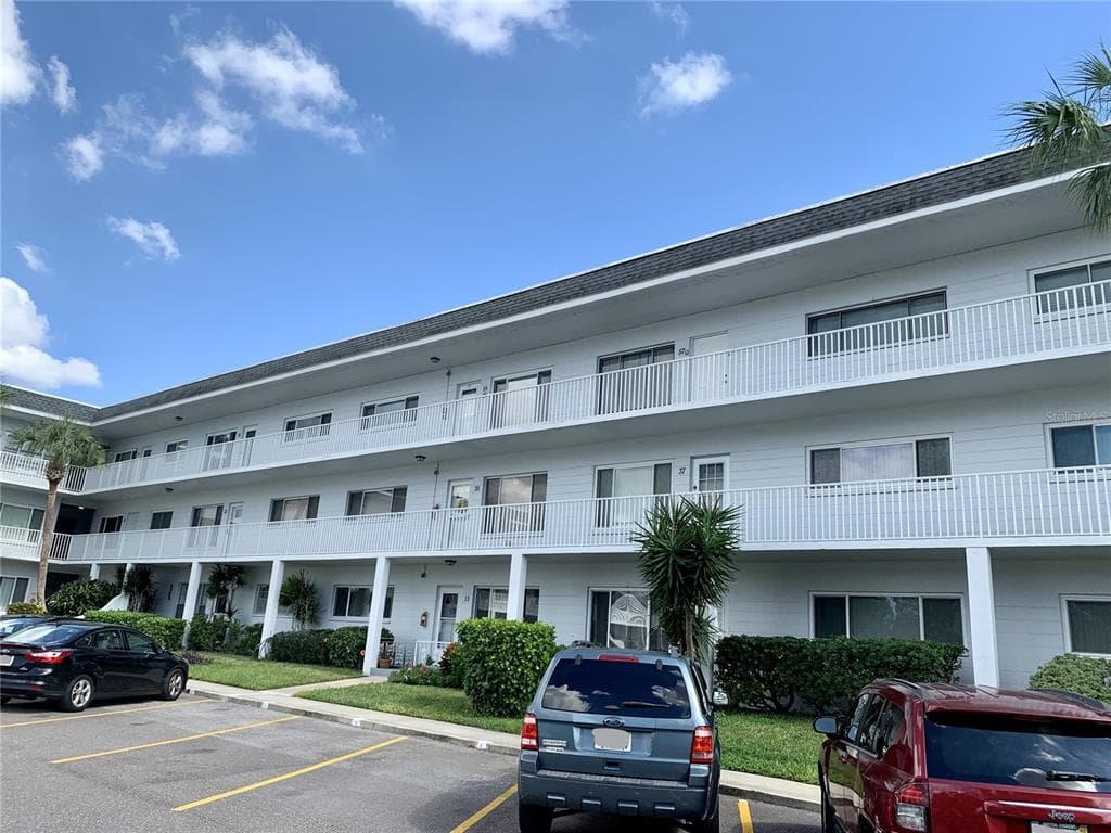 2001 WORLD PARKWAY BOULEVARD UNIT 35 CLEARWATER, FL 33763
