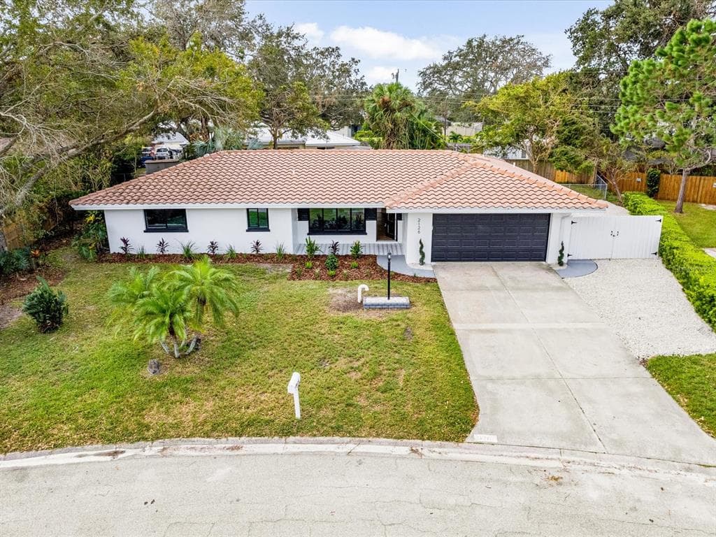2126 TETLOW PLACE SARASOTA, FL 34239
