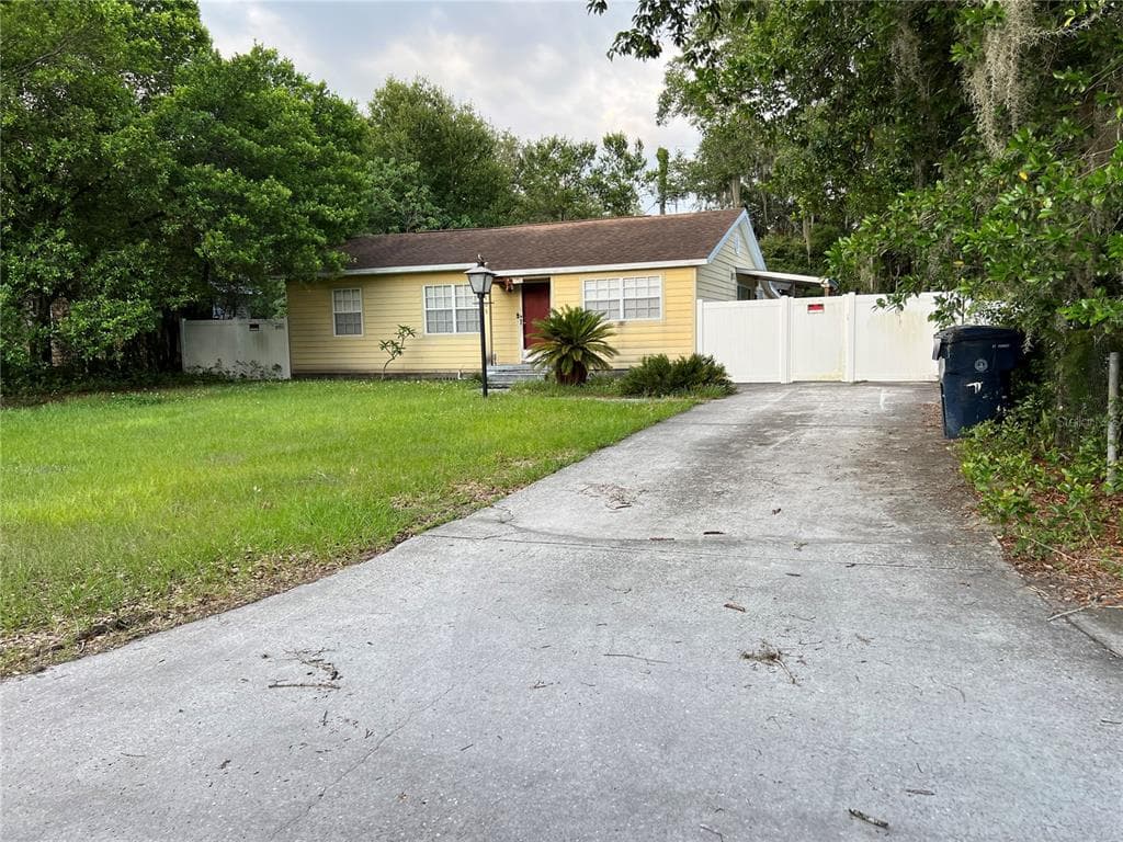 8105 N OTIS AVENUE TAMPA, FL 33604