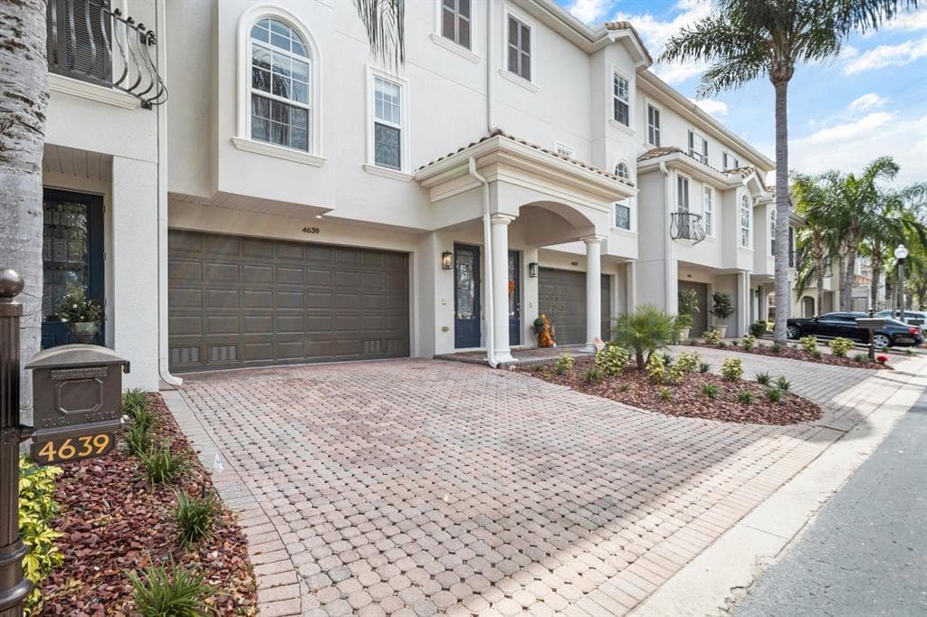 4639 OVERLOOK DRIVE NE ST PETERSBURG, FL 33703
