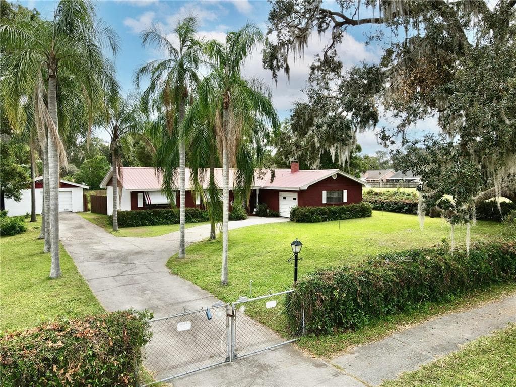 2004 LENNA AVENUE SEFFNER, FL 33584