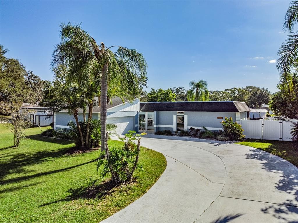 10605 CARROLLWOOD DRIVE