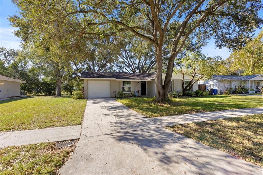 917 SUTHERLAND CIRCLE VALRICO, FL 33594