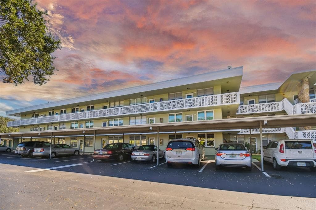 4885 1ST ST NE UNIT 216 ST PETERSBURG, FL 33703
